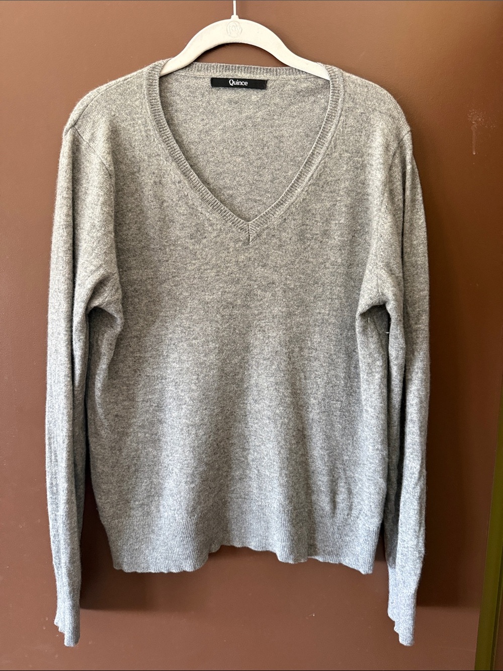 QUINCE 100% Cashmere Gray V-Neck Sweater